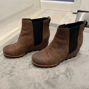 Sorel Lea Wedge Ankle Boots in Umber Brown size 8